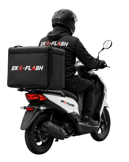 Livreur Eko-Flash avec sac de livraison